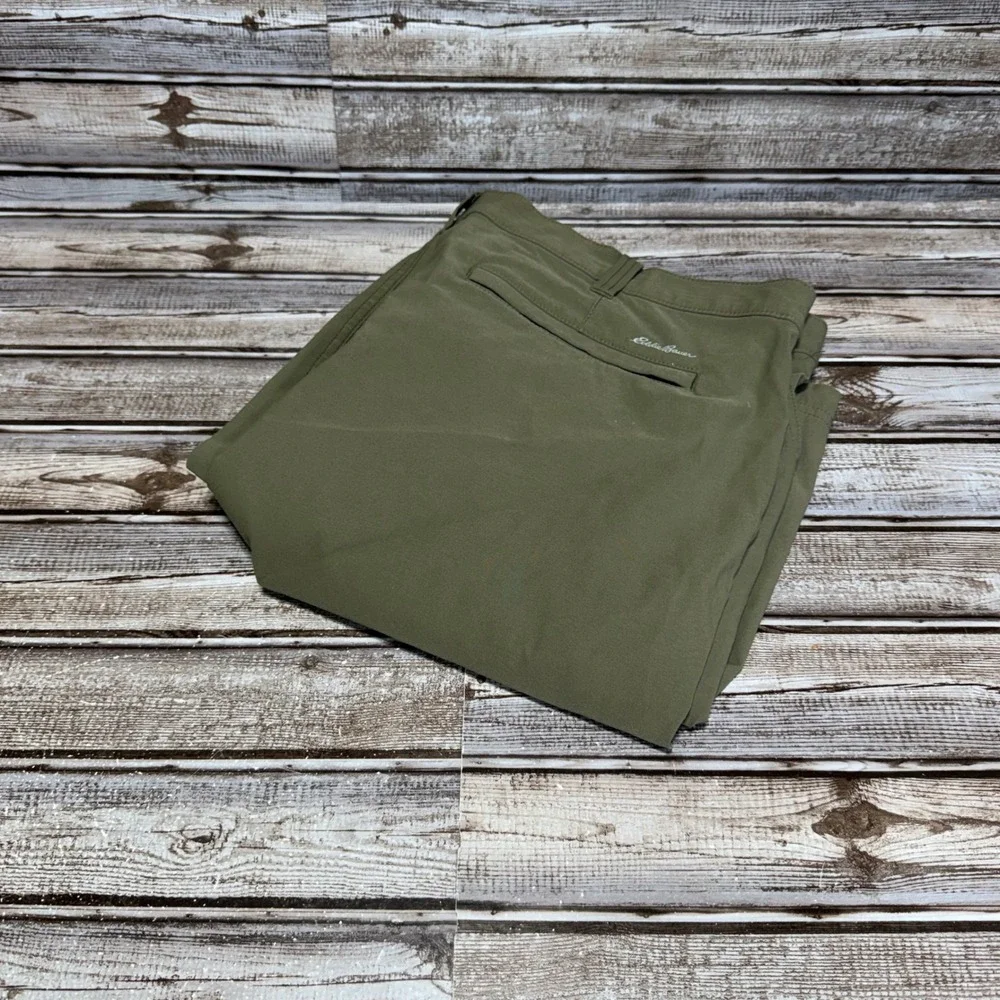 Eddie Bauer Shorts Mens 40 Green Flat Front Outdoor‎ Trail Activewear
